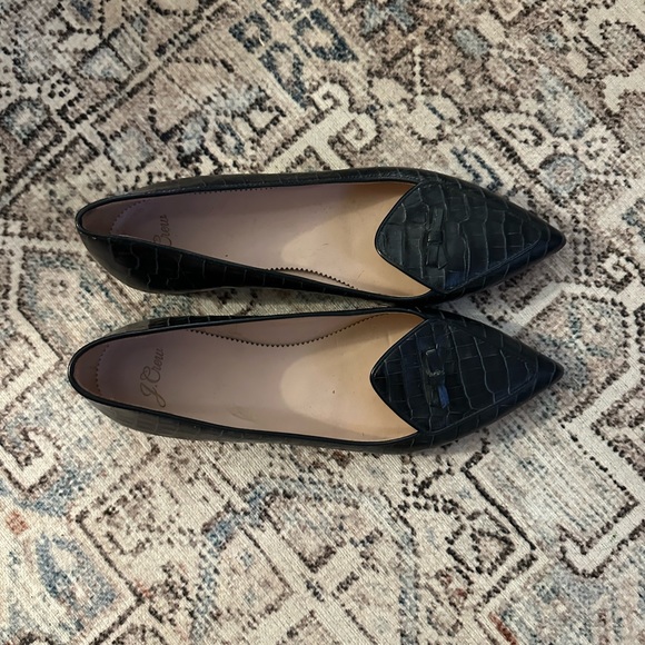 Hunter green scaled shoes from Jcrew. Only worn once for try on. - Picture 4 of 4